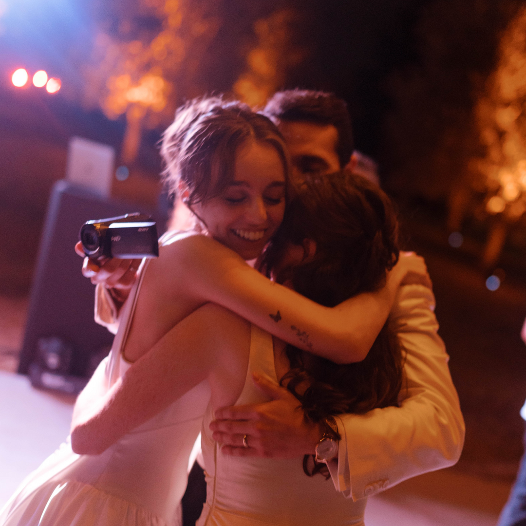 10 Fun Wedding Guest Prompts to Capture the Best Camcorder Moments